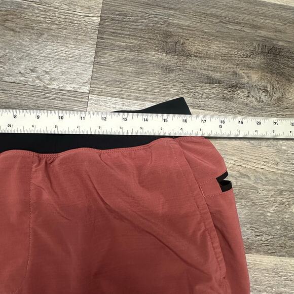 Fabletics Salmon Red Mens 33x7 Training Shorts Activewear Sporty Zip‎ Pockets - Picture 4 of 8